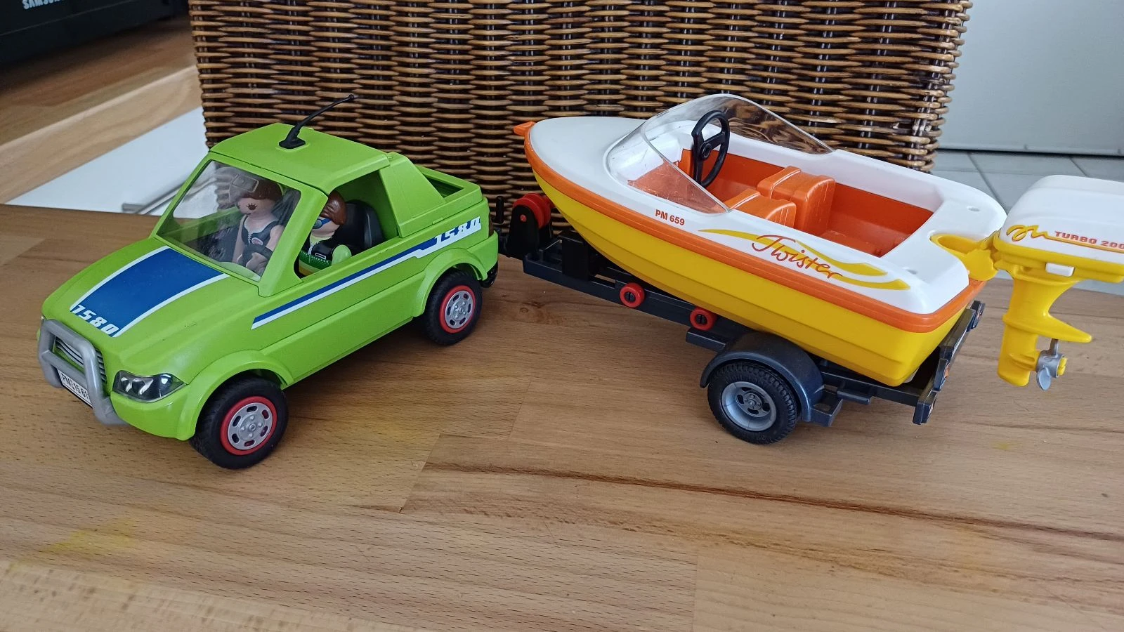 Véhicule et bateau playmobil 